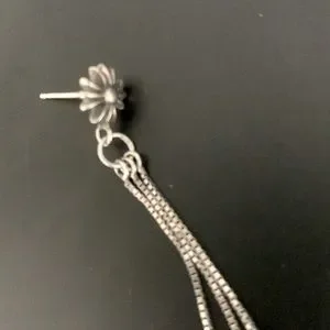 アクセサリー CHROME HEARTS Earrings JOJO 3 Charm Chrome Hearts Jojo 3 Drop Earring Silver – THEPARKS